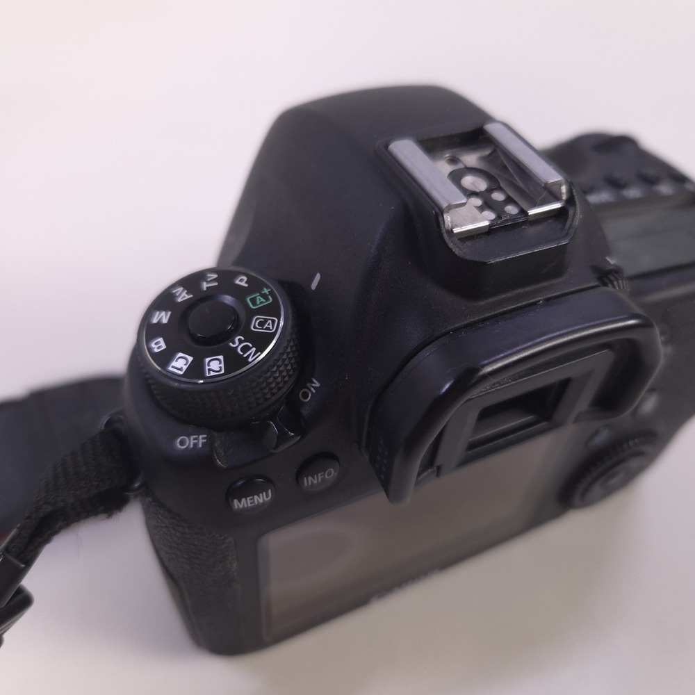Canon EOS 6D 20.2MP Digital SLR Camera (Body Only) w/ Flash Charger 3 Batteries - Picture 5 of 16